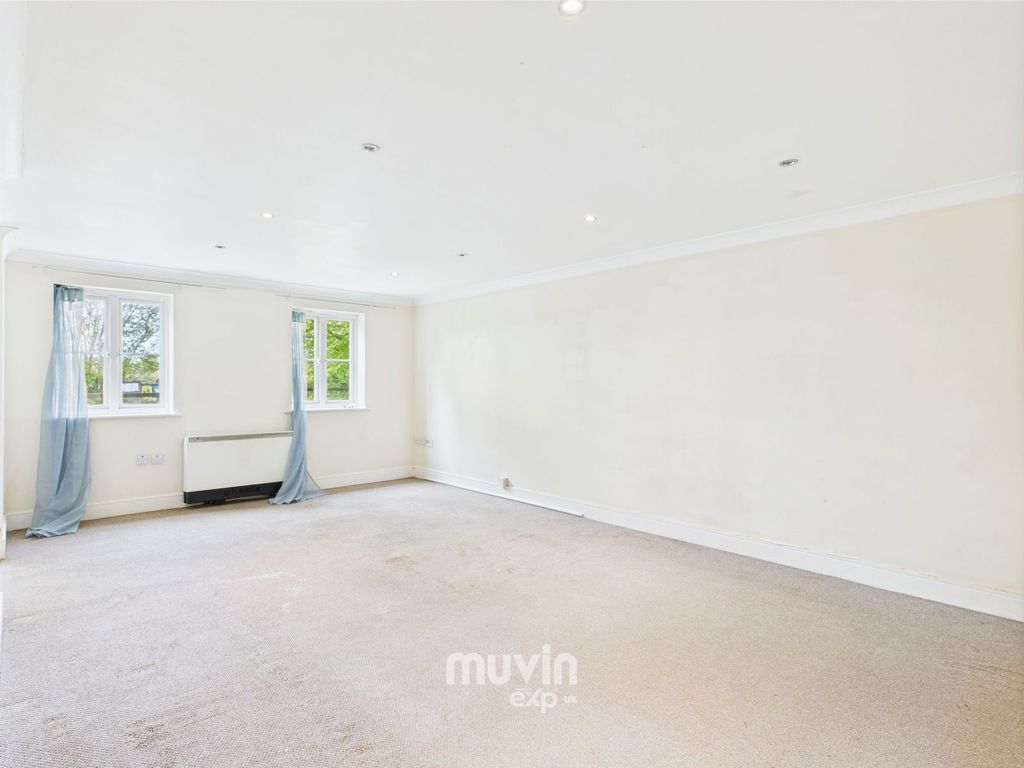 Property photo 2 of 8