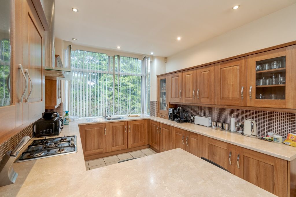 Property photo 2 of 31 2881546