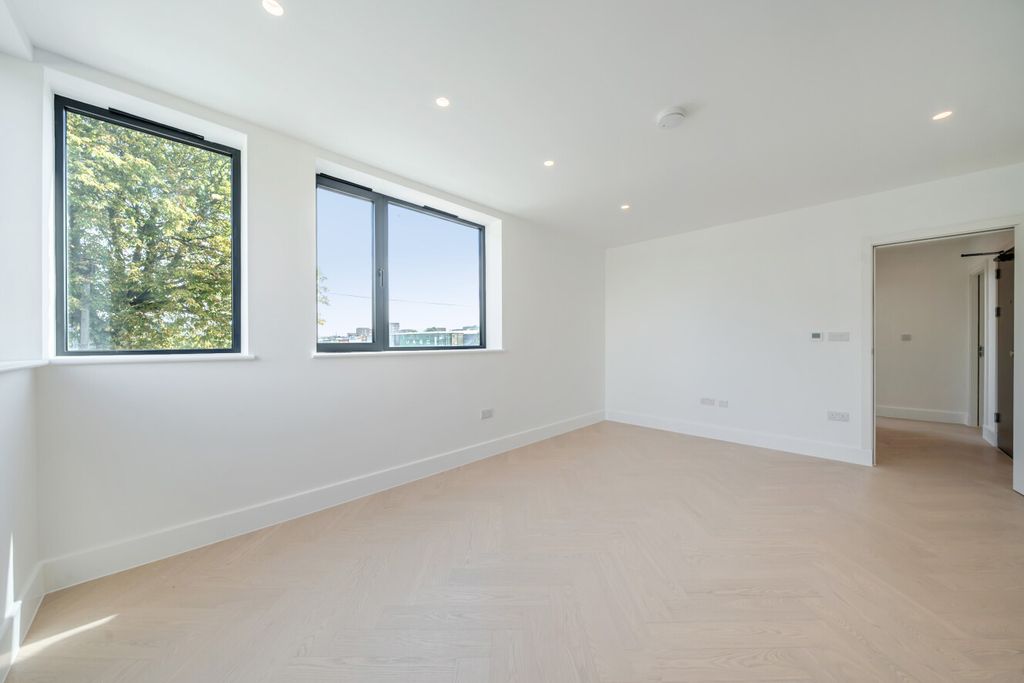 Property photo 2 of 12 1508926-16-6A82d2...