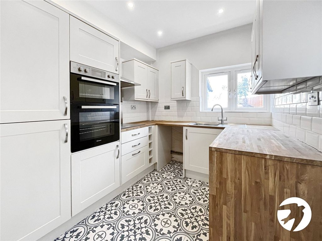 Property photo 3 of 13 Kitchen