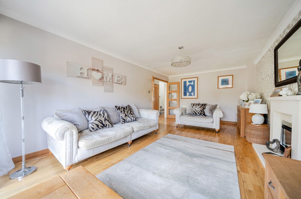 Property photo 3 of 20 1519918-11-6Aa133...