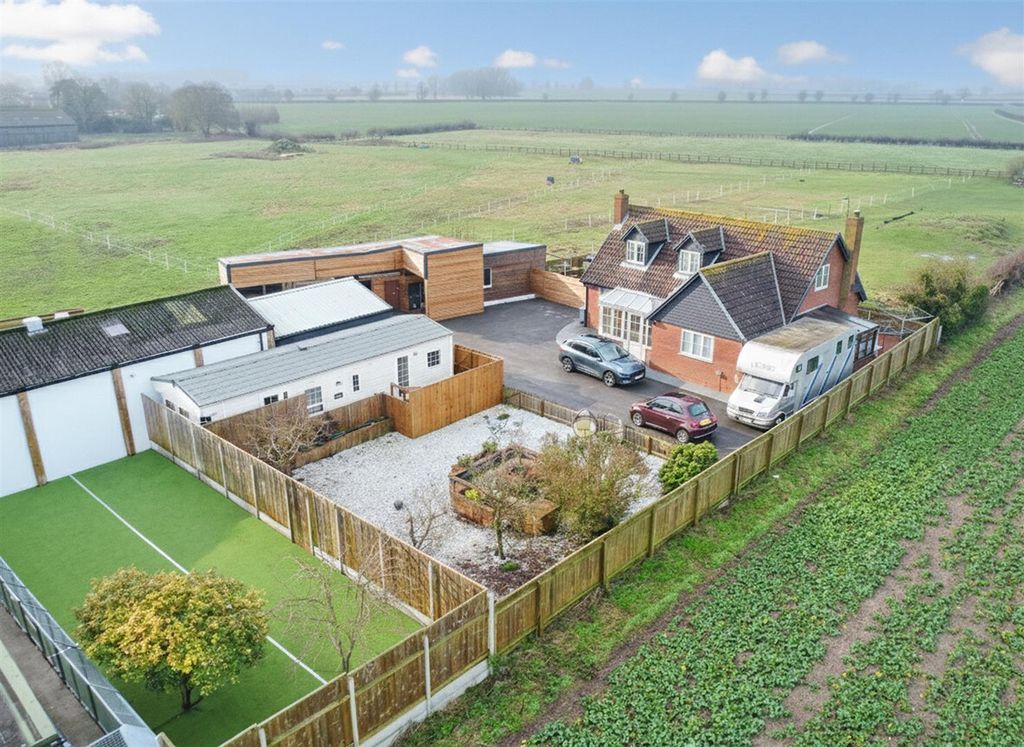 Property photo 2 of 21 Ext (2).Jpg