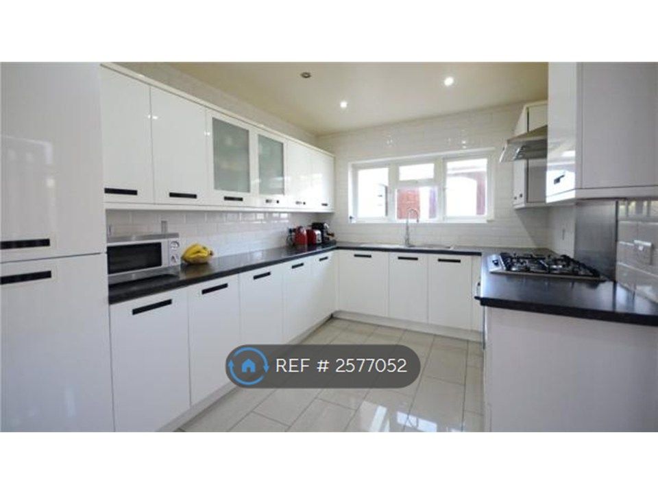 Property photo 2 of 11 Kitchen