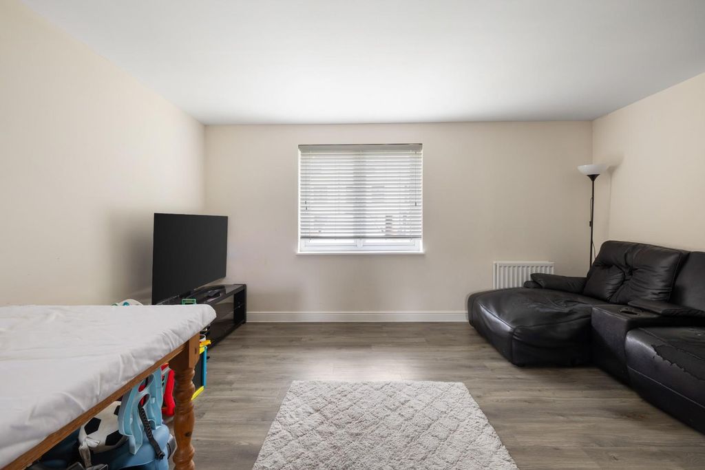 Property photo 3 of 12 Char5280.Jpg