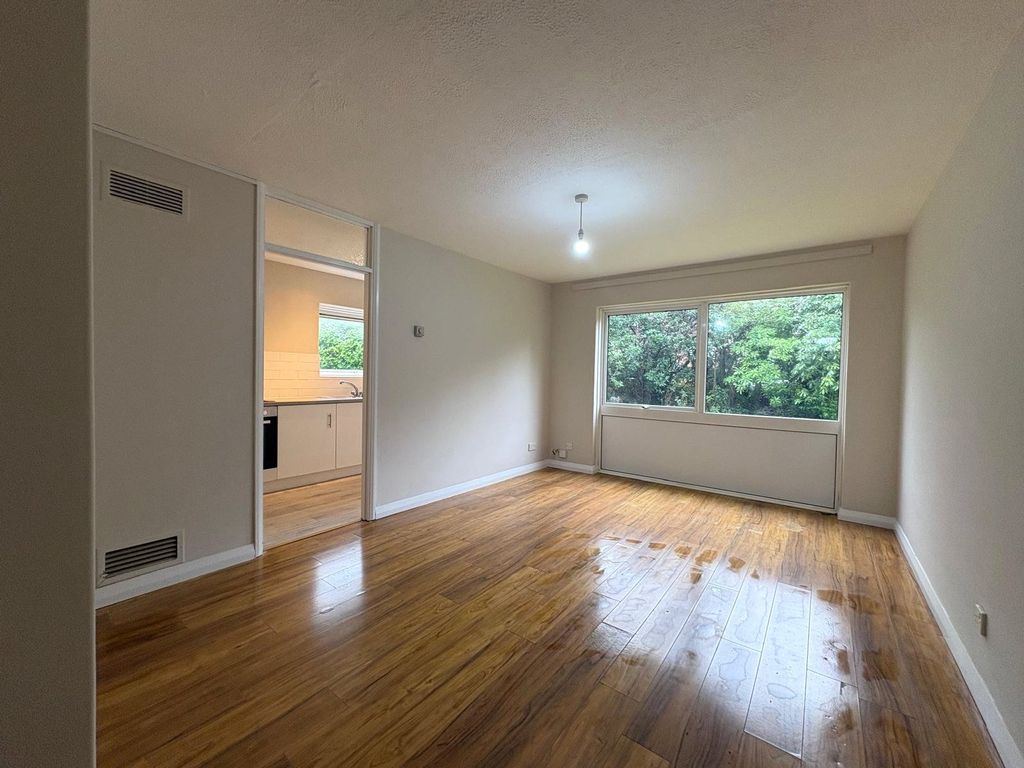 Property photo 2 of 9 Picture No. 24