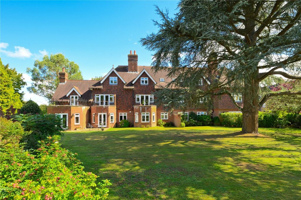Property photo 1 of 43 Picture No. 11