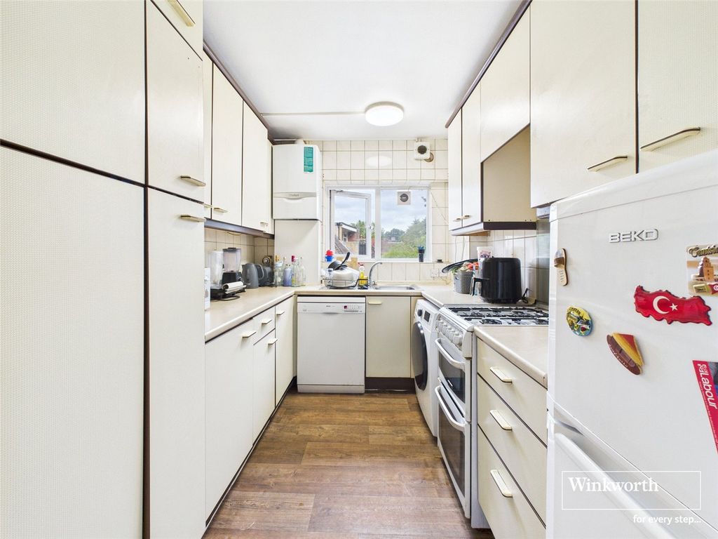 Property photo 2 of 10 Kitchen