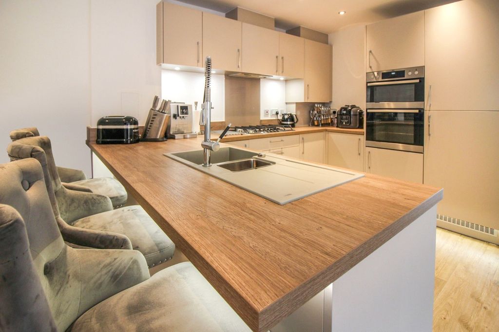 Property photo 3 of 24 Kitchen/Dining