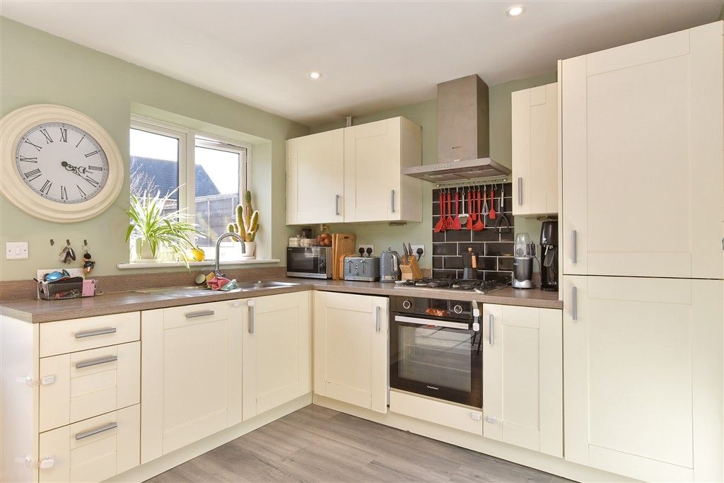 Property photo 1 of 12 Kitchen/Breakfast Area