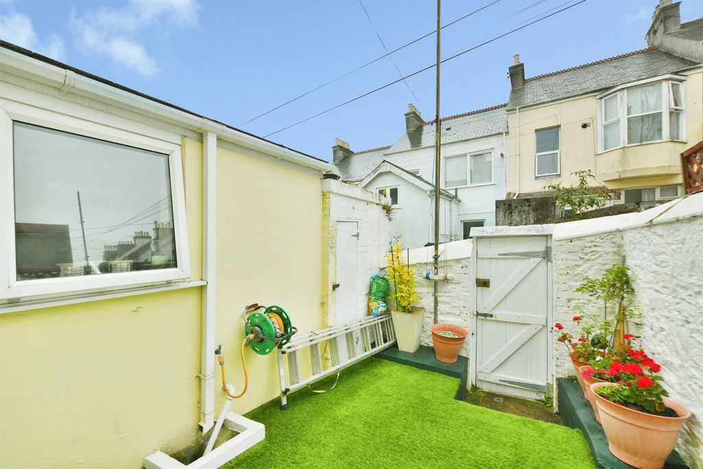 Property photo 2 of 22