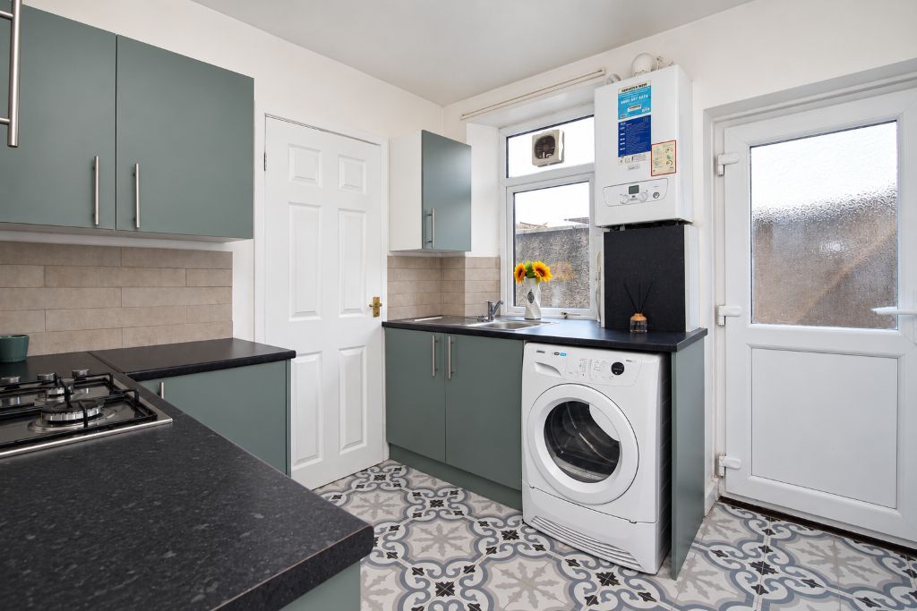 Property photo 3 of 12 Kitchen