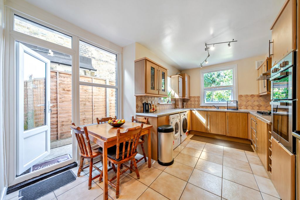 Property photo 2 of 20 1513557-12-6A96Aa...