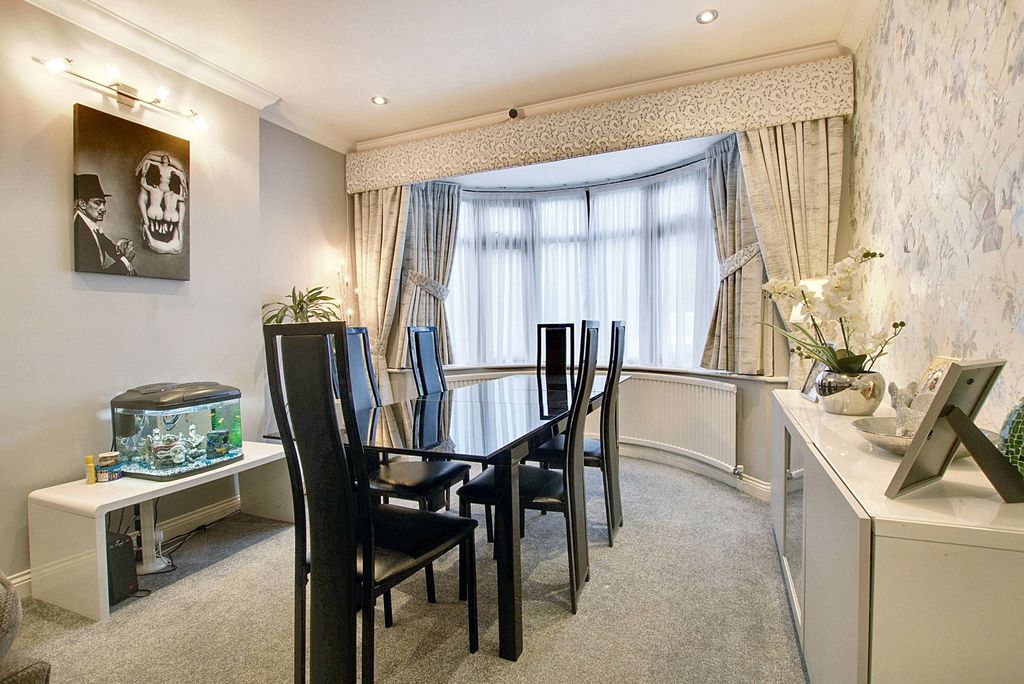 Property photo 3 of 34