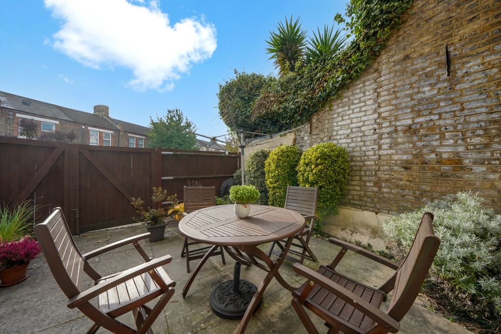 Property photo 2 of 13 4618382