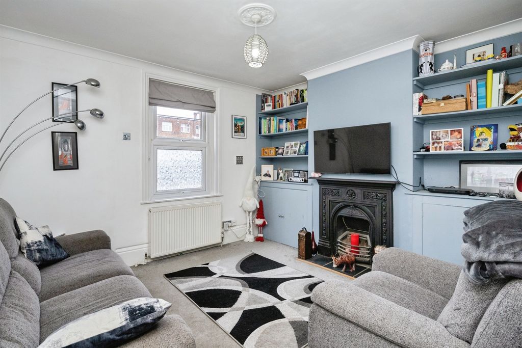 Property photo 2 of 22