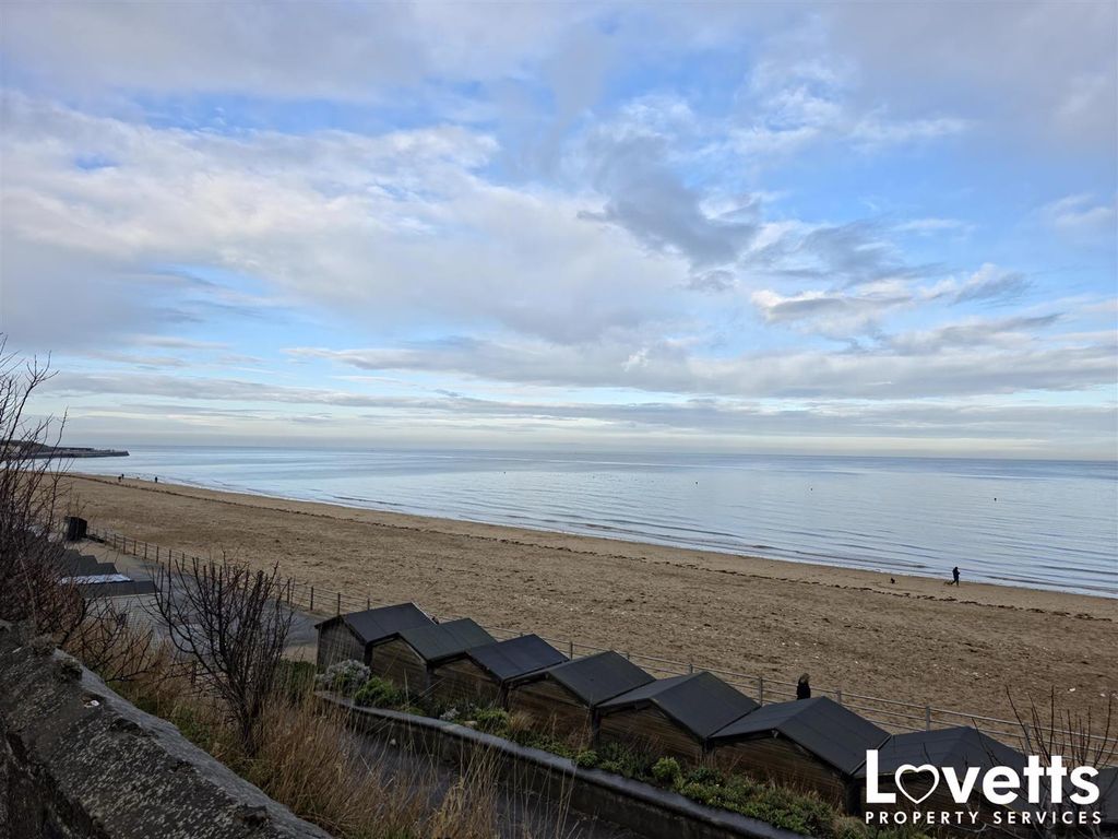 Property photo 2 of 11 Sea Front