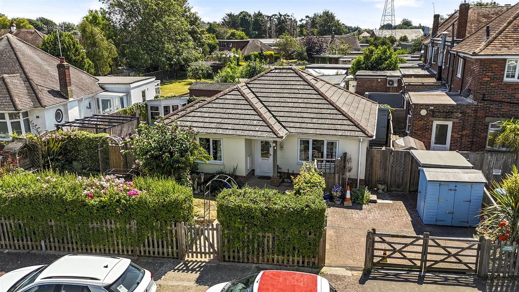 Property photo 1 of 24 2A Elm Park-024.Jpg