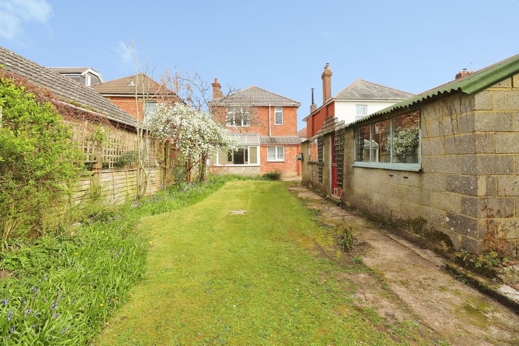 Property photo 1 of 11 Photo 6