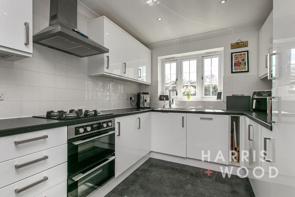 Property photo 2 of 30 5591792