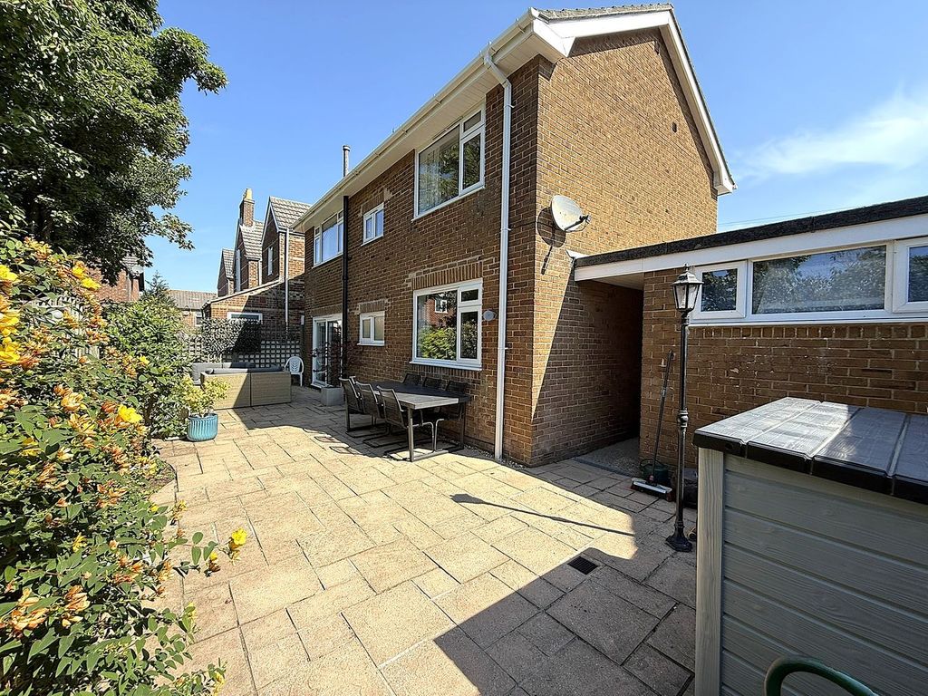 Property photo 2 of 31