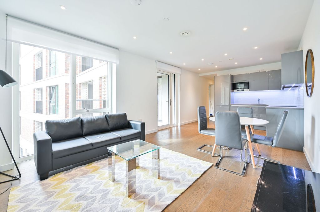 Property photo 1 of 12