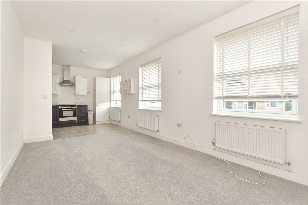 Property photo 3 of 8 Lounge/Dining Area