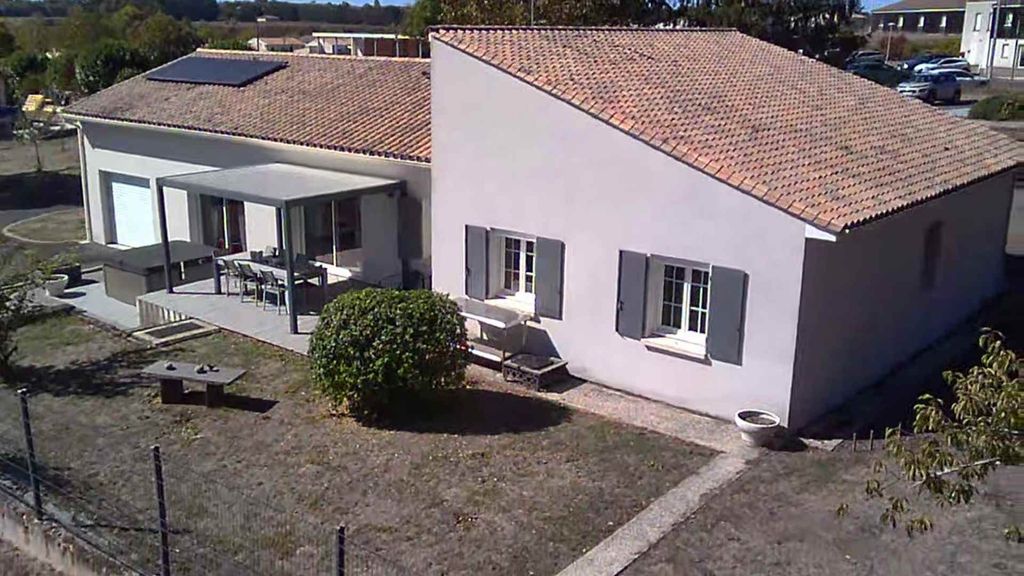 Property photo 2 of 17