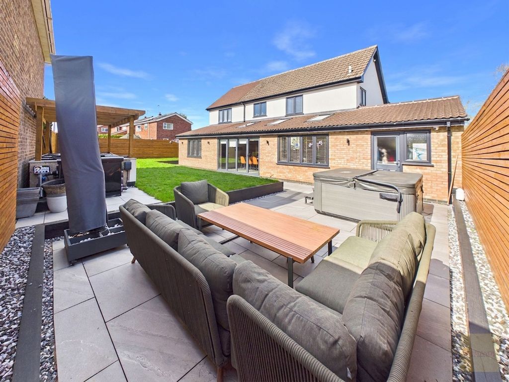 Property photo 3 of 26 Garden