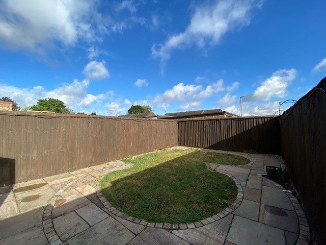 Property photo 2 of 12 Garden