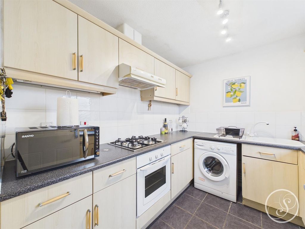 Property photo 3 of 14 Kitchen