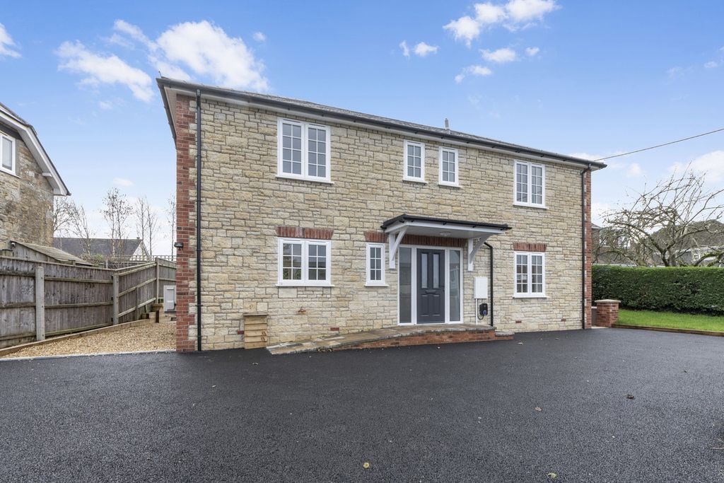 Property photo 1 of 24