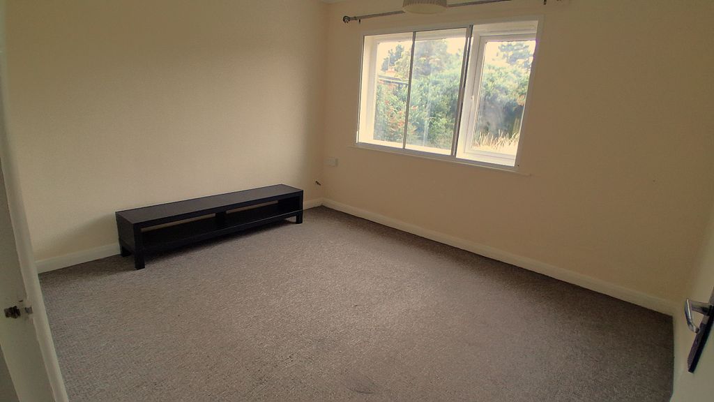 Property photo 2 of 4 Bedroom