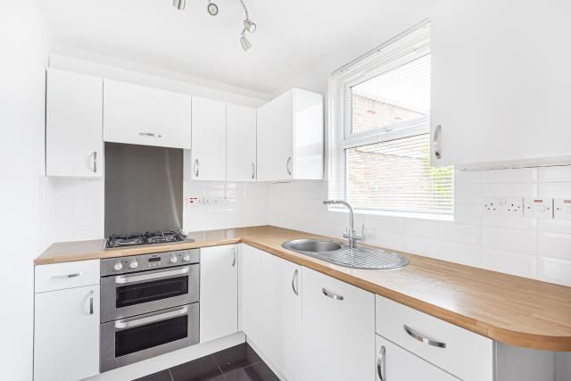 Property photo 3 of 11 Kitchen