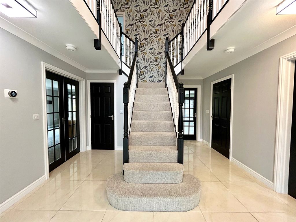 Property photo 2 of 28 Entrance Hall