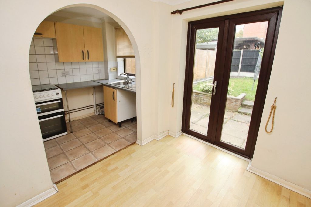 Property photo 3 of 12 4591703