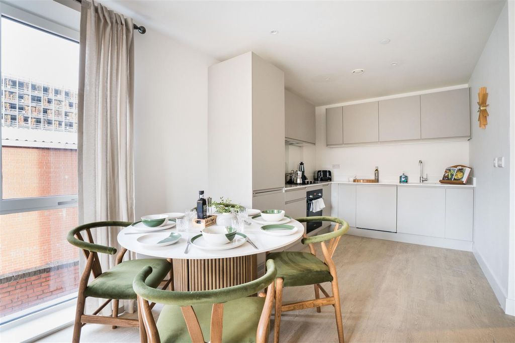 Property photo 2 of 13 Kit Table Window.Jpg