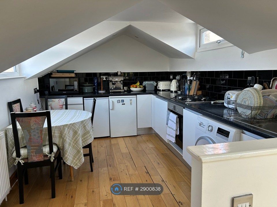Property photo 1 of 10 Kitchen