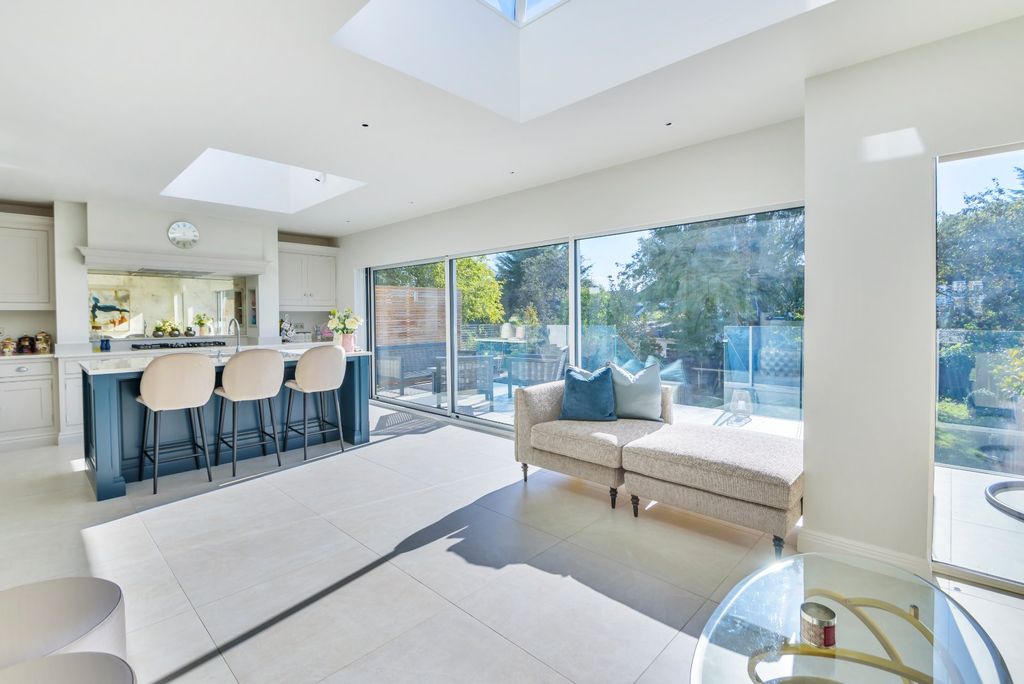 Property photo 2 of 20 Picture No. 25