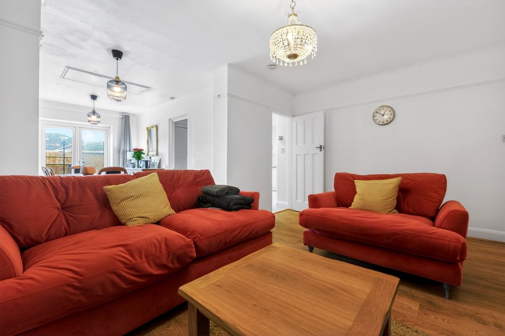 Property photo 2 of 20 Lounge