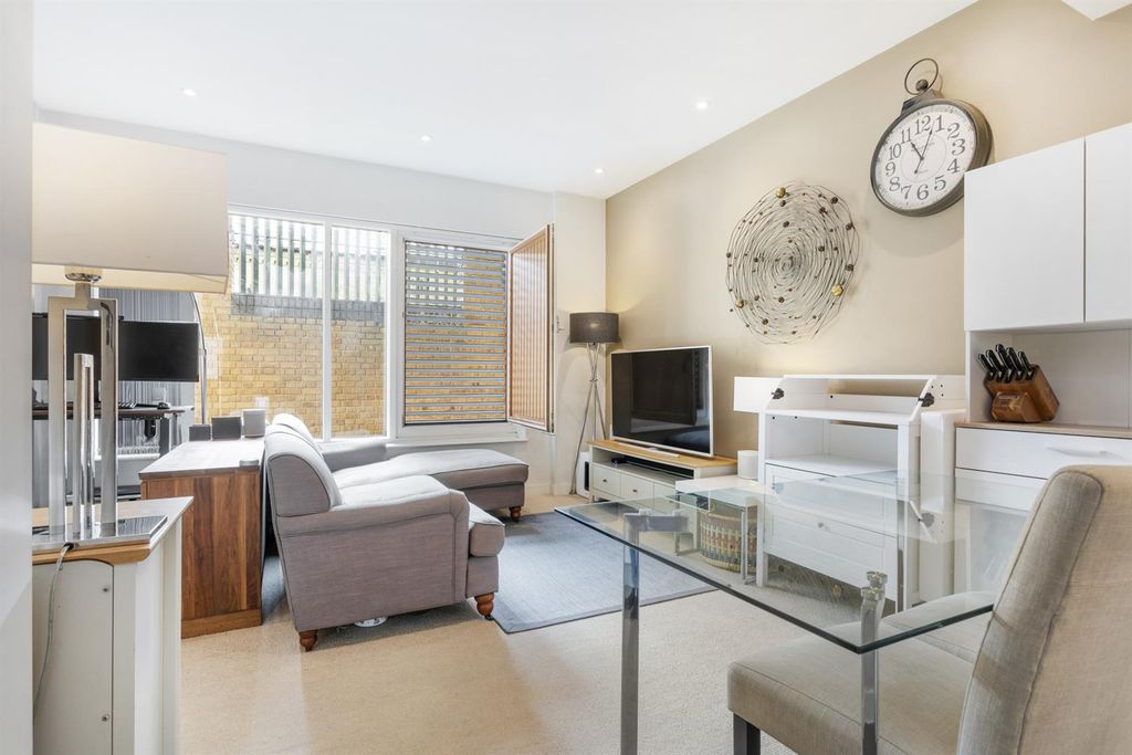 Property photo 1 of 15 Reception