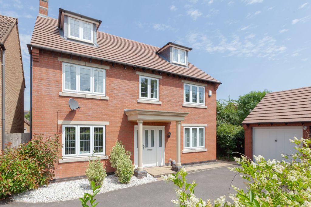 Property photo 1 of 33