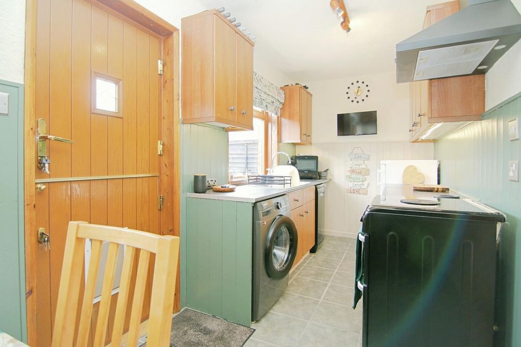 Property photo 3 of 15 Kitchen