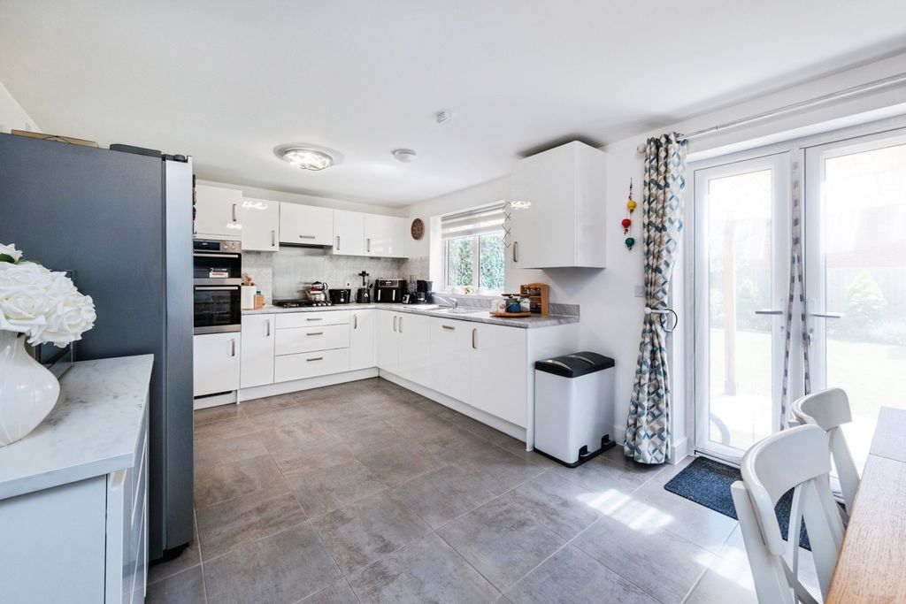Property photo 3 of 18 Pbox-Img.Jpg