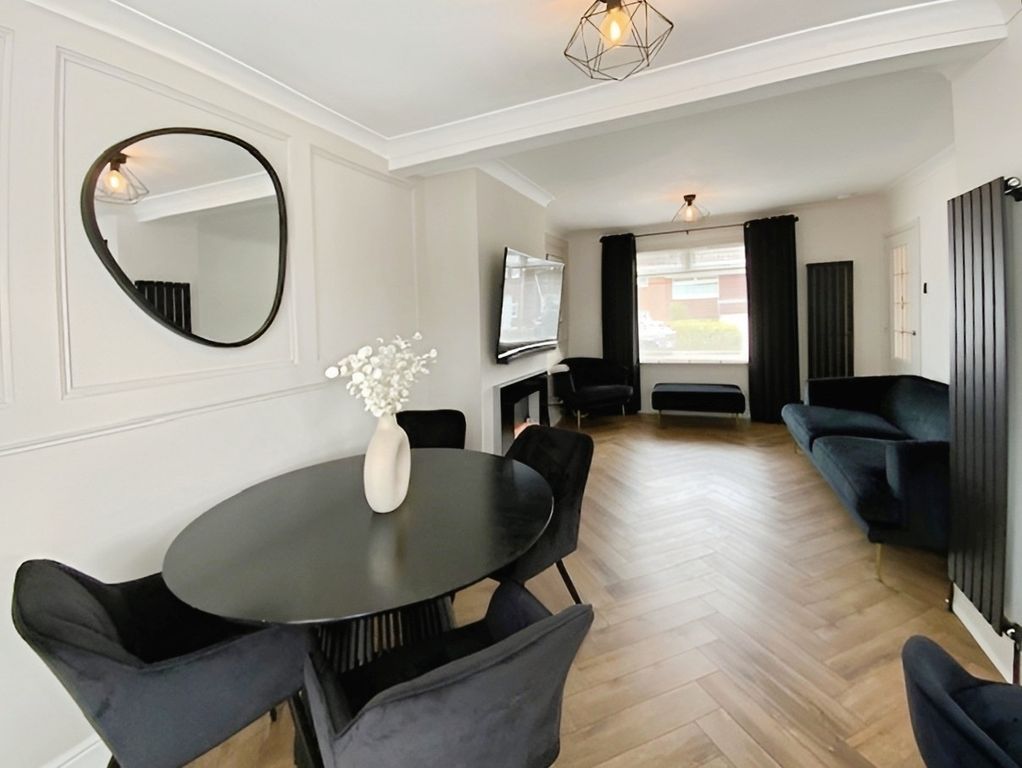 Property photo 2 of 17 Lounge/Dining Room