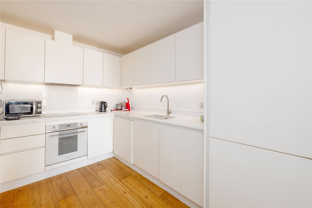 Property photo 3 of 11 Kitchen