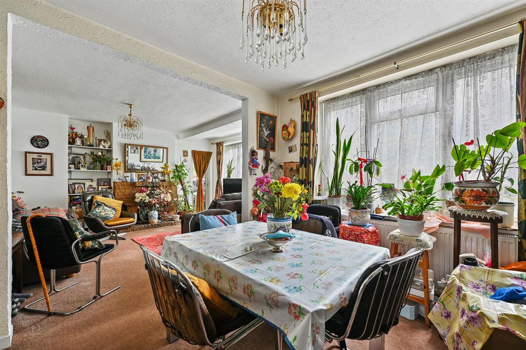 Property photo 3 of 9 Lr - 2 Mackellar House - Diner3.Jpg_.Jpg