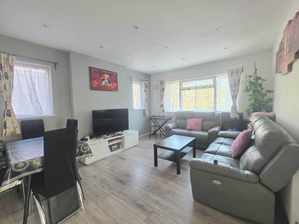 Property photo 3 of 15 10