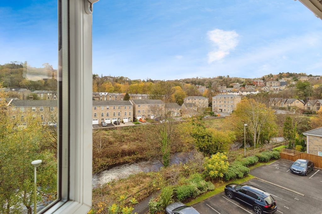 Property photo 2 of 17 Photo