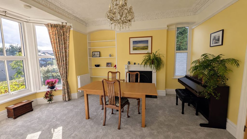 Property photo 3 of 35