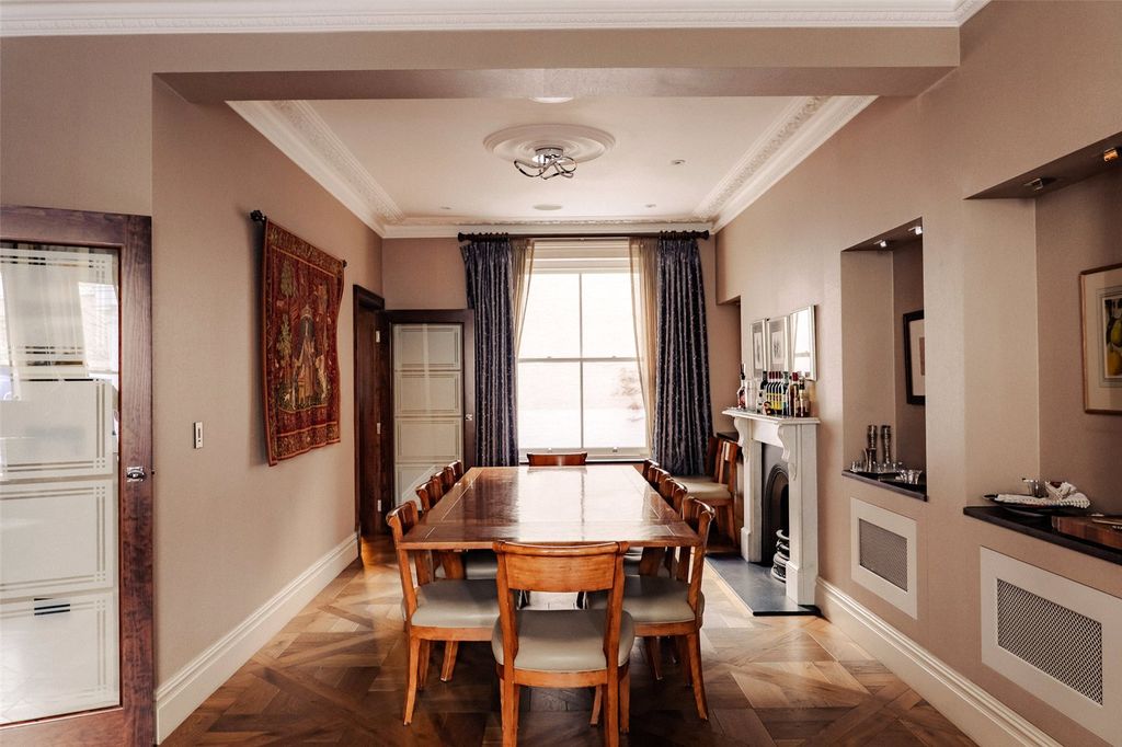 Property photo 3 of 10 Dining Room